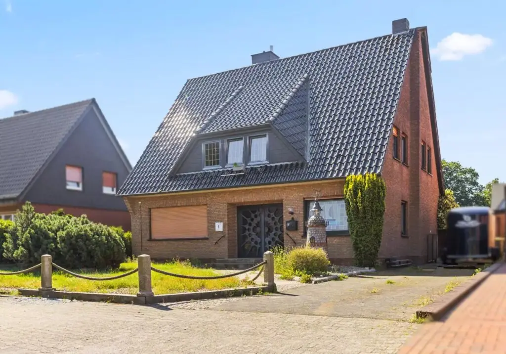 Profitables Wohnobjekt: Einfamilienhaus mit zwei vermieteten Wohneinheiten und Gastherme aus 2021!